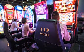Meja roulette langsung dengan dealer profesional Meja roulette langsung dengan dealer profesional